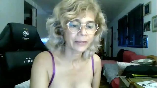 Image 2 of francelune Stream on Chaturbate on 11 days ago