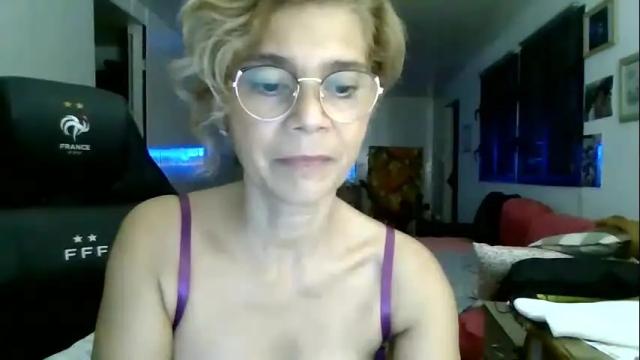 Image 4 of francelune Stream on Chaturbate on 11 days ago