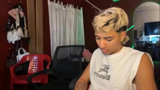 Image 3 of francheska_baby Stream on Chaturbate on 2 months ago