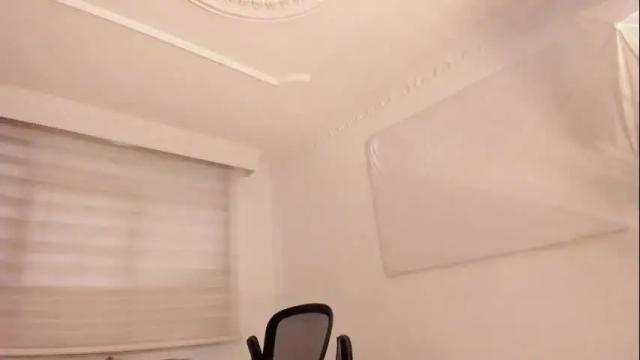 Image 10 of fransheskarossi Stream on Chaturbate on 15 days ago