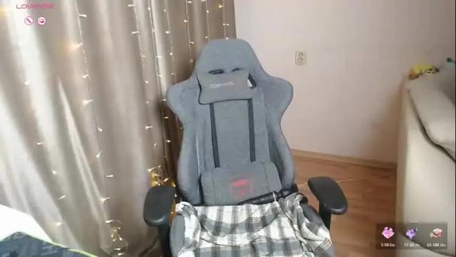 Image 8 of frechemolly Stream on Chaturbate on 25 days ago