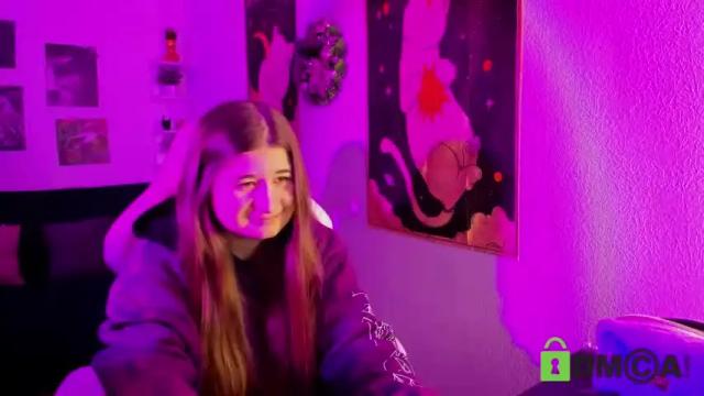 Image 2 of free_apple Stream on Chaturbate on 18 months ago