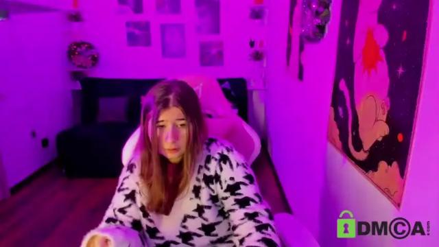 Image 12 of free_apple Stream on Chaturbate on 17 months ago