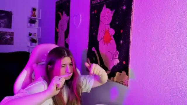 Image 6 of free_apple Stream on Chaturbate on 16 months ago