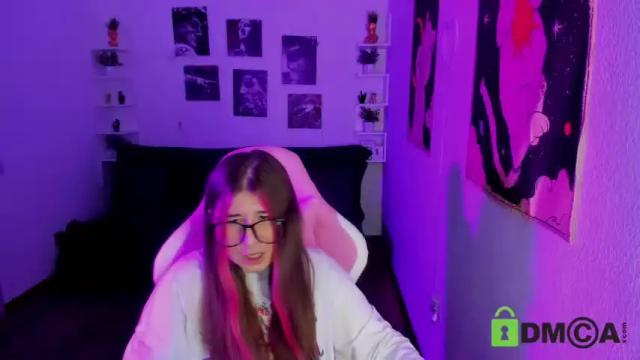 Image 2 of free_apple Stream on Chaturbate on 16 months ago