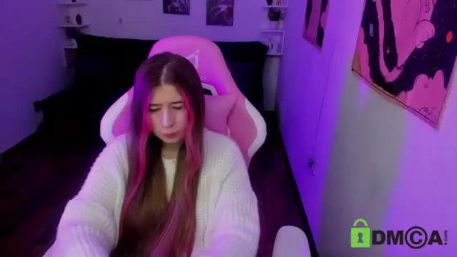 Image 8 of free_apple Stream on Chaturbate on 14 months ago