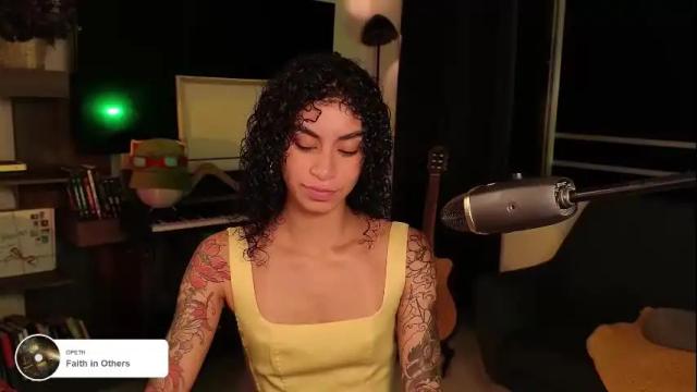 Image 2 of fresatanica Stream on Chaturbate on 1 month ago