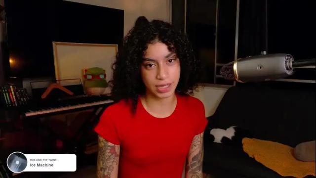 Image 12 of fresatanica Stream on Chaturbate on 16 days ago