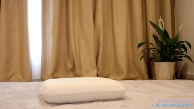 Image 12 of freya_riss Stream on Chaturbate on 22 months ago