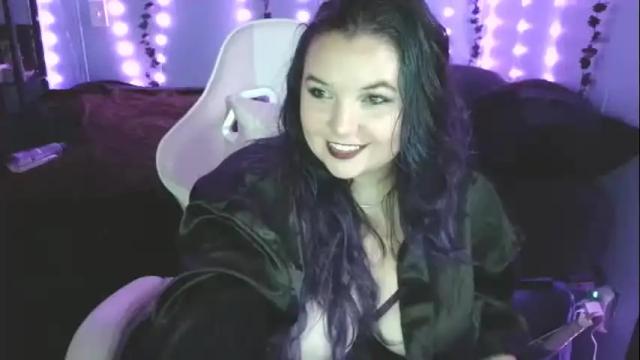 Image 11 of freyjabowe Stream on Chaturbate on 7 days ago