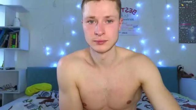 Image 2 of friendly_max_3 Stream on Chaturbate on 14 months ago