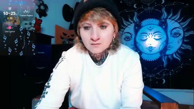 Image 10 of ftmblueyes Stream on Chaturbate on 1 month ago