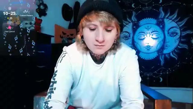 Image 3 of ftmblueyes Stream on Chaturbate on 1 month ago