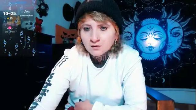 Image 4 of ftmblueyes Stream on Chaturbate on 1 month ago