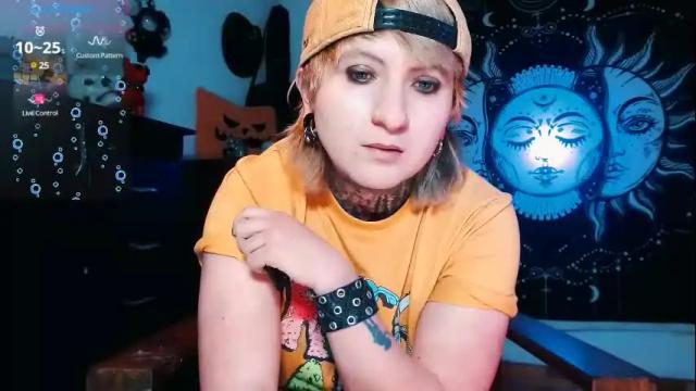 Image 12 of ftmblueyes Stream on Chaturbate on 1 month ago