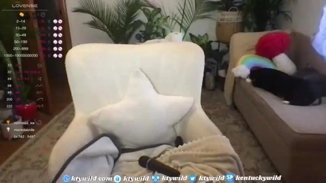 Image 12 of funcamkw Stream on Chaturbate on 13 months ago
