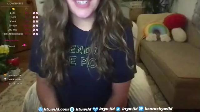 Image 12 of funcamkw Stream on Chaturbate on 13 months ago