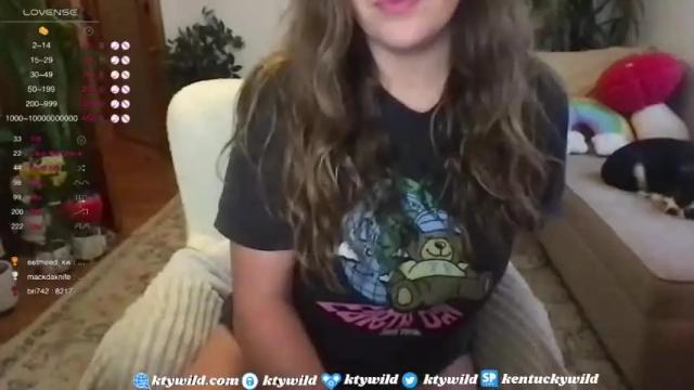Image 7 of funcamkw Stream on Chaturbate on 13 months ago