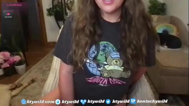 Image 3 of funcamkw Stream on Chaturbate on 1 month ago