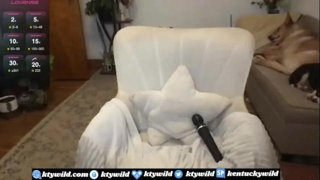 Image 7 of funcamkw Stream on Chaturbate on 11 days ago