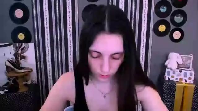 Image 6 of funny_freckles Stream on Chaturbate on 15 months ago