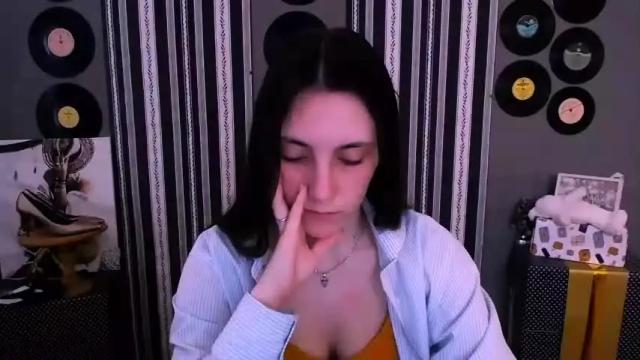 Image 3 of funny_freckles Stream on Chaturbate on 15 months ago