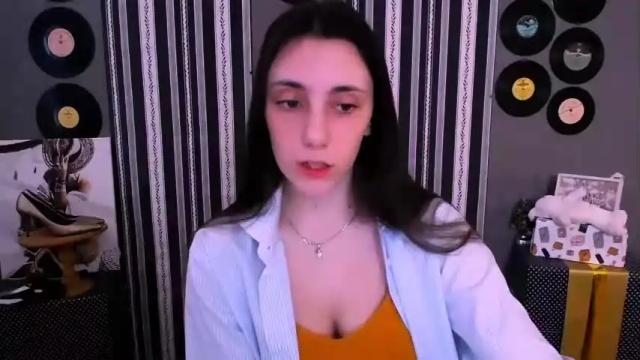Image 7 of funny_freckles Stream on Chaturbate on 15 months ago