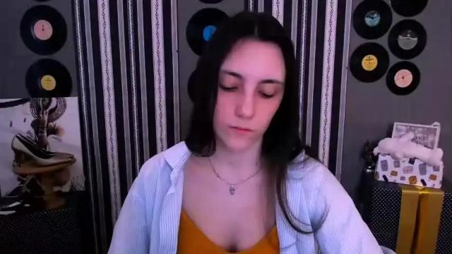 Image 8 of funny_freckles Stream on Chaturbate on 15 months ago