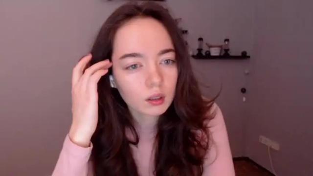 Image 2 of funnysimpligirl_ Stream on Chaturbate on 14 months ago