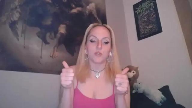 Image 4 of funsiz3d95 Stream on Chaturbate on 14 months ago