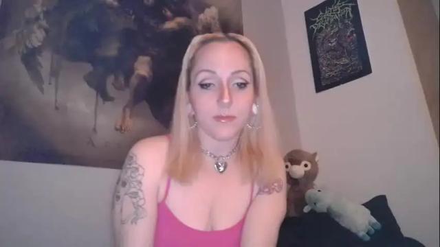 Image 6 of funsiz3d95 Stream on Chaturbate on 14 months ago