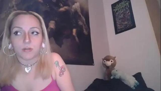 Image 7 of funsiz3d95 Stream on Chaturbate on 14 months ago