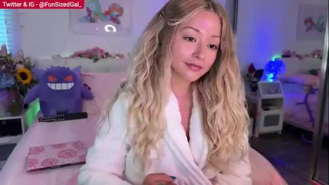 Image 3 of funsizedgal Stream on Chaturbate on 3 months ago