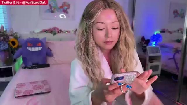 Image 7 of funsizedgal Stream on Chaturbate on 3 months ago