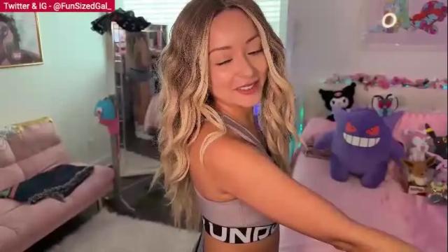 Image 4 of funsizedgal Stream on Chaturbate on 4 months ago