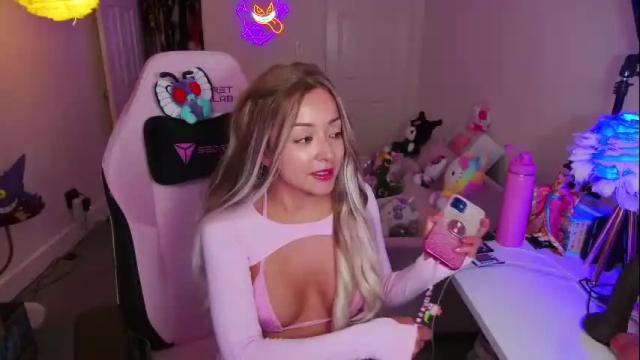 Thumbnail 1, funsizedgal's Stream at Chaturbate, 1 month ago