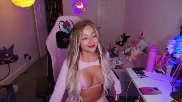 Image 10 of funsizedgal Stream on Chaturbate on 3 months ago