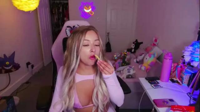 Image 11 of funsizedgal Stream on Chaturbate on 3 months ago