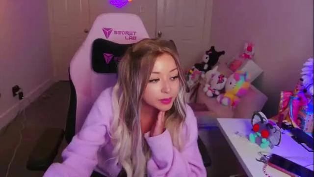 Image 2 of funsizedgal Stream on Chaturbate on 3 months ago