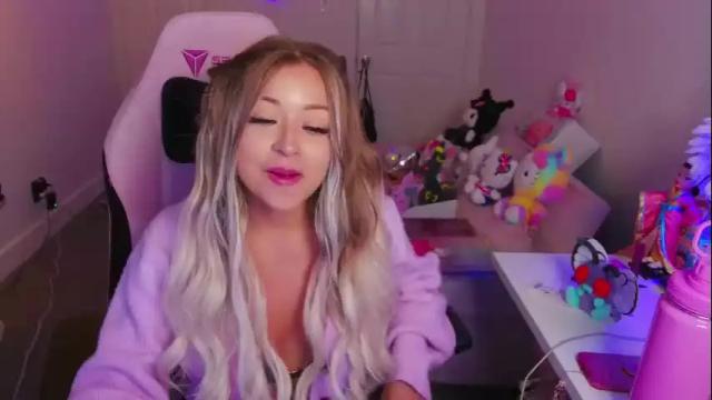 Image 6 of funsizedgal Stream on Chaturbate on 3 months ago