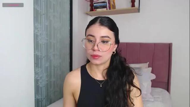 Image 2 of gabrielarossa Stream on Chaturbate on 2 months ago