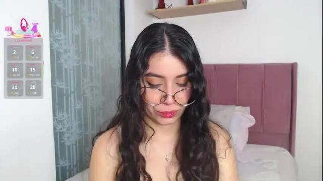 Image 4 of gabrielarossa Stream on Chaturbate on 1 month ago