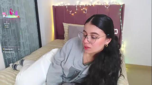 Image 12 of gabrielarossa Stream on Chaturbate on 29 days ago