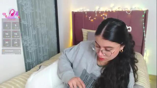 Image 8 of gabrielarossa Stream on Chaturbate on 29 days ago