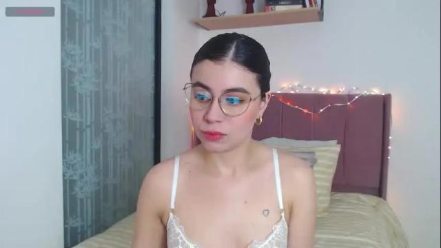 Image 4 of gabrielarossa Stream on Chaturbate on 20 days ago