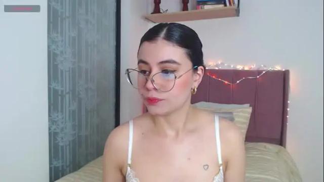 Image 6 of gabrielarossa Stream on Chaturbate on 20 days ago