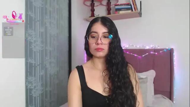 Image 10 of gabrielarossa Stream on Chaturbate on 18 days ago