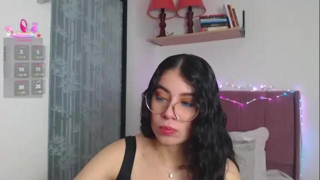 Image 4 of gabrielarossa Stream on Chaturbate on 18 days ago