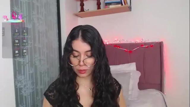 Image 10 of gabrielarossa Stream on Chaturbate on 16 days ago