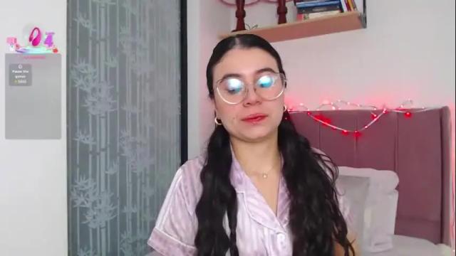 Image 2 of gabrielarossa Stream on Chaturbate on 3 days ago